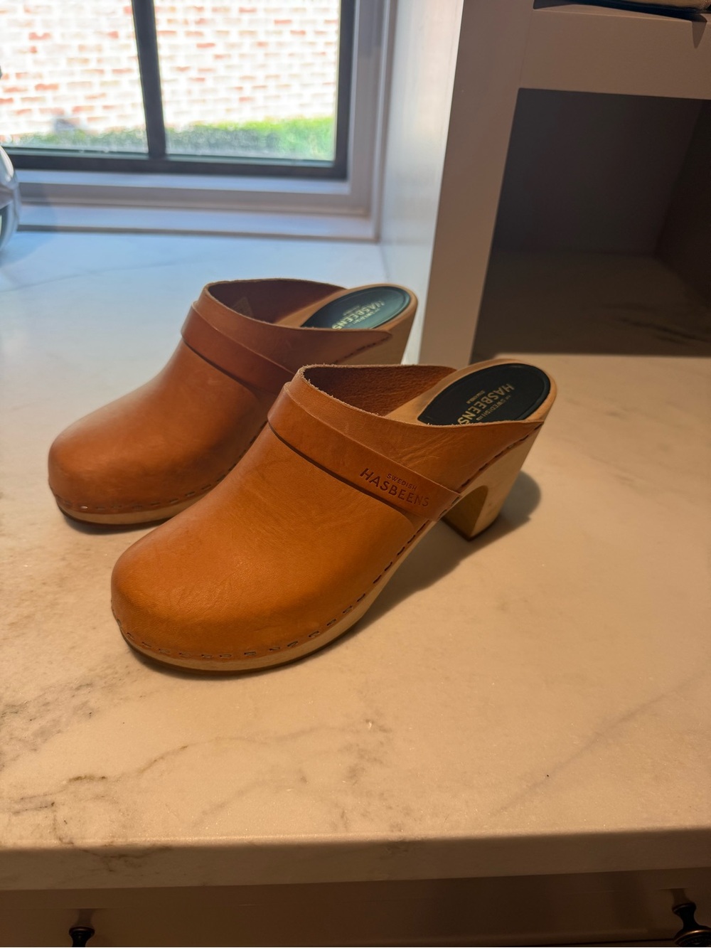 Swedish Hasbeens Mustard Tan Leather Clog Heels - Picture 4 of 5